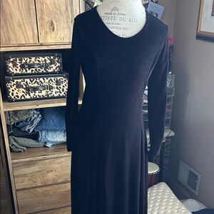 Elegant Black Velvet Long Dress - Small
